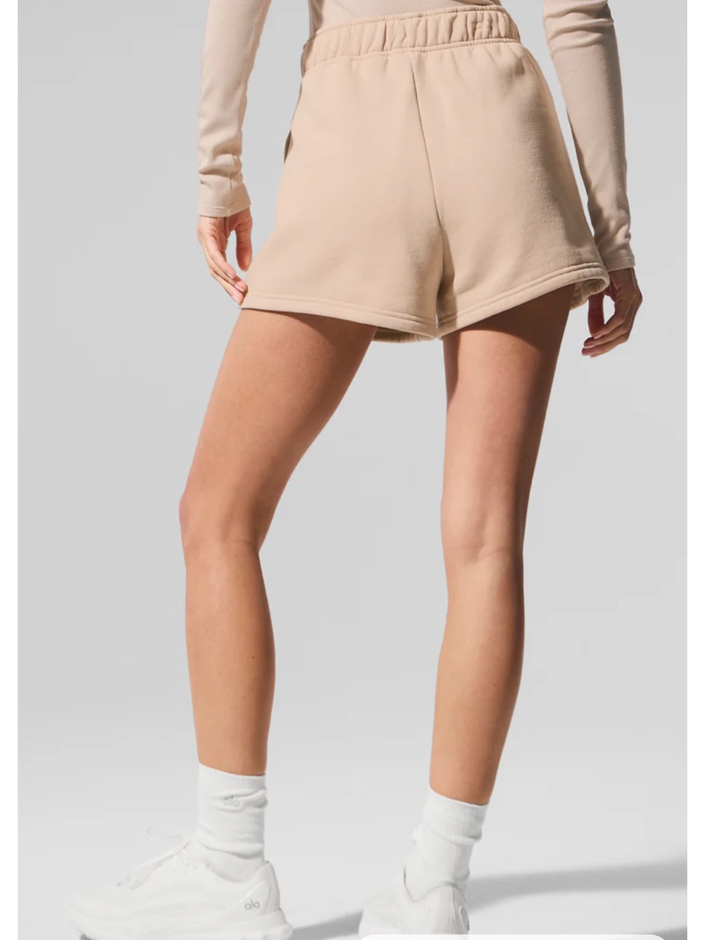 NWOT - ALO Yoga Accolade Short in Macademia - Picture 2 of 6